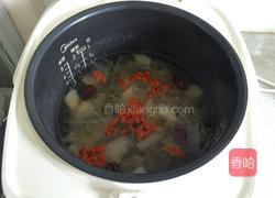 雪梨红枣枸杞银耳羹的做法图解5