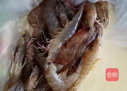 微波炉蒜蓉虾的做法图解1