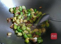 猪油渣炒蚕豆的做法图解5