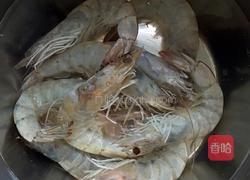 红酒醉虾的做法图解1