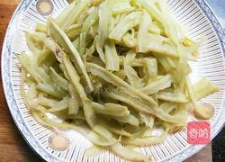 干煸苦瓜的做法图解2