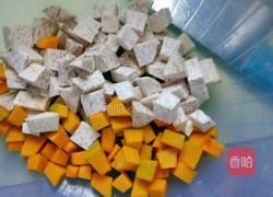 南瓜芋头甜汤的做法图解1