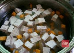 南瓜芋头甜汤的做法图解2