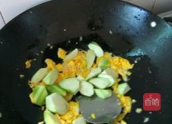 丝瓜鸭蛋炒木耳的做法图解4
