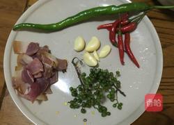 火腿炒鸡枞的做法图解1