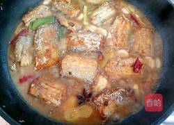红烧带鱼炖粉条的做法图解7