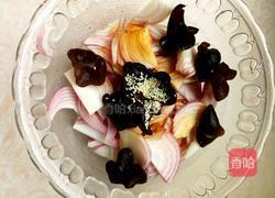 凉拌洋葱木耳的做法图解4