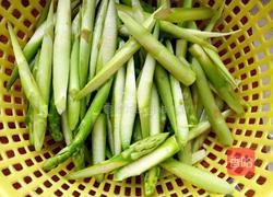 芦笋炒肉的做法图解1