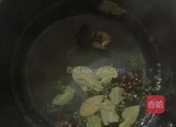 小米酸辣猪皮的做法图解3