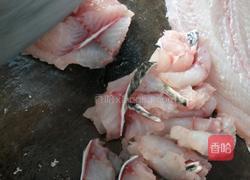 爆炒生鱼片的做法图解2