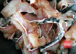 爆炒生鱼片的做法图解3