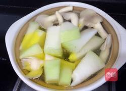 冬瓜菌菇老母鸡汤的做法图解6