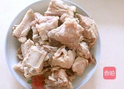 排骨煲鱿鱼干的做法图解1