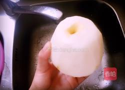 红枣银耳百合炖雪梨的做法图解2