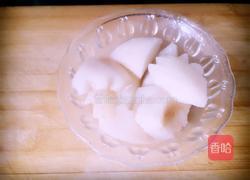 红枣银耳百合炖雪梨的做法图解3