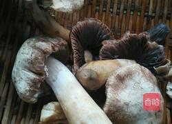 青椒巴西菇的做法图解1