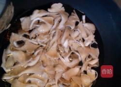 蘑菇肉丸汤的做法图解2