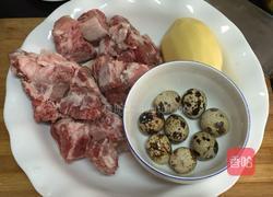 土豆鹌鹑蛋烧排骨的做法图解1