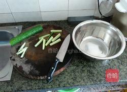 凉拌青瓜条的做法图解2