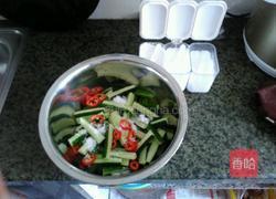 凉拌青瓜条的做法图解3