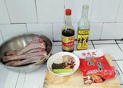 麻辣鸭脖的做法图解1