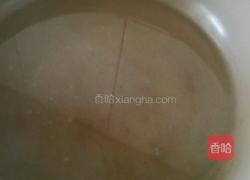 枸杞玉米面粥的做法图解1