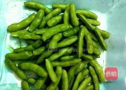 凉拌毛豆的做法图解1