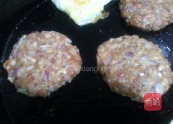 猪肉鸡蛋汉堡的做法图解5