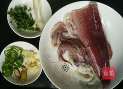 蒜香鱿鱼的做法图解1