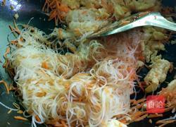 胡萝卜鸡蛋炒米粉的做法图解8