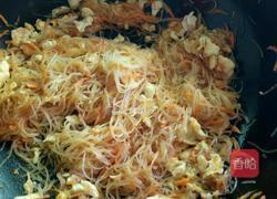 胡萝卜鸡蛋炒米粉的做法图解9