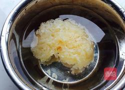 银耳水果玫瑰羹的做法图解1