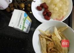 桂圆牛奶炖鱼胶的做法图解1