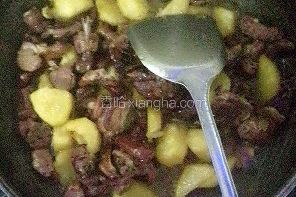 土豆焖鸭