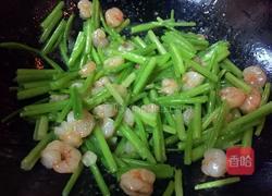 芹菜虾仁的做法图解5