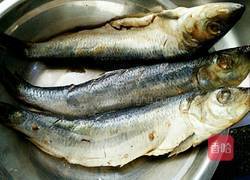 双椒烧双鱼的做法图解2