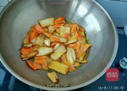 杏鲍菇炒胡萝卜甜椒的做法图解5