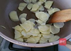 辣白菜炒土豆片的做法图解3