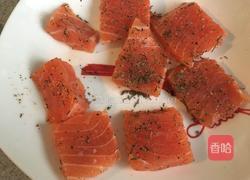 香草鲑鱼炖饭的做法图解2