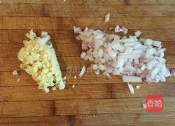 香草鲑鱼炖饭的做法图解3