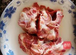 胡萝卜玉米骨头汤的做法图解2