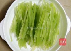凉拌莴笋丝的做法图解2