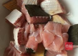 白菜煮鱼的做法图解2