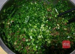 猪肉韭菜馅饺子的做法图解3