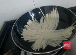 麻辣豆瓣酱宽带面条的做法图解3
