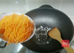 胡萝卜炒墨鱼丝的做法图解8
