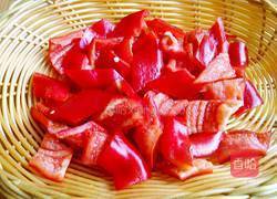 红椒炒蛋的做法图解2