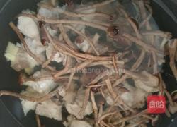 茶树菇冬瓜排骨汤的做法图解4
