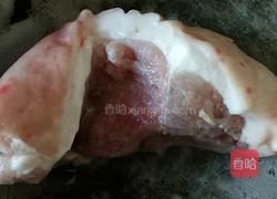 肉片炒花菜的做法图解1