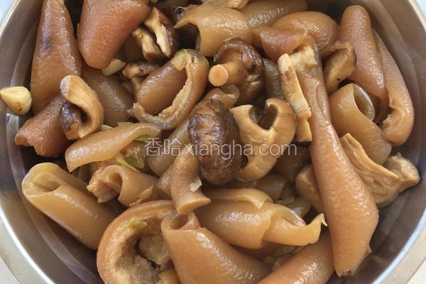 红烧猪皮炖蘑菇